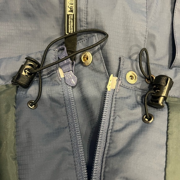 REI Retro Blue Windbreaker Jacket with Water-Resistant Material - Picture 10 of 12